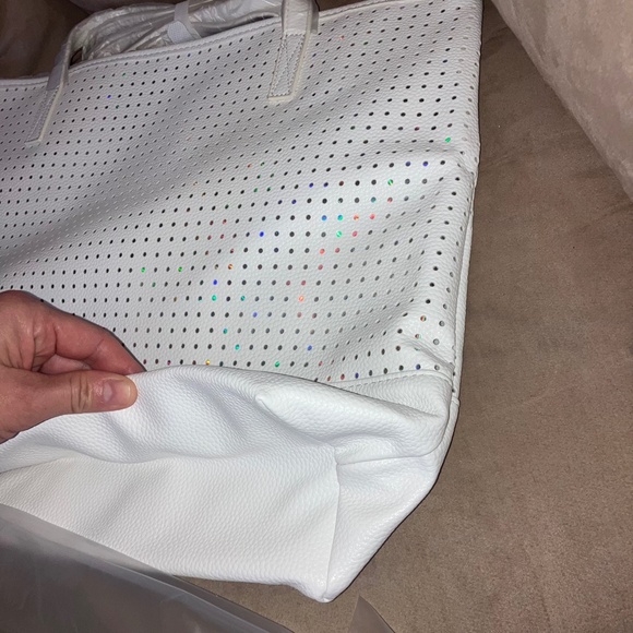 It Cosmetics 2024 Summer Beach Bag Large Shoulder Tote White & Iridescent Lined - Picture 5 of 8